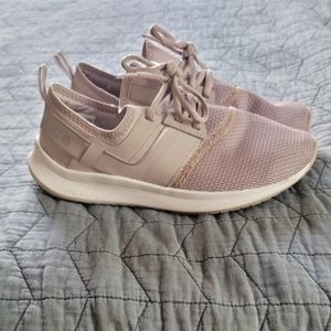 Woman's walking shoe